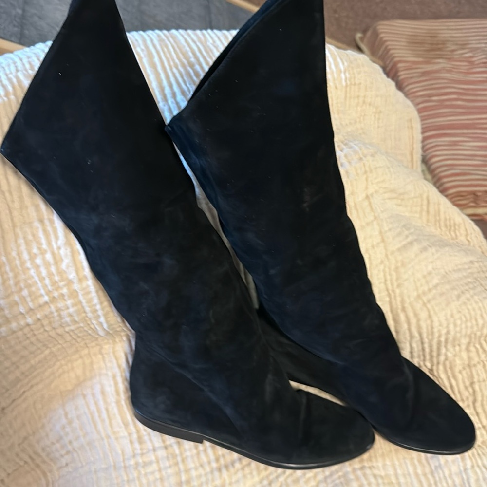 Suede boots